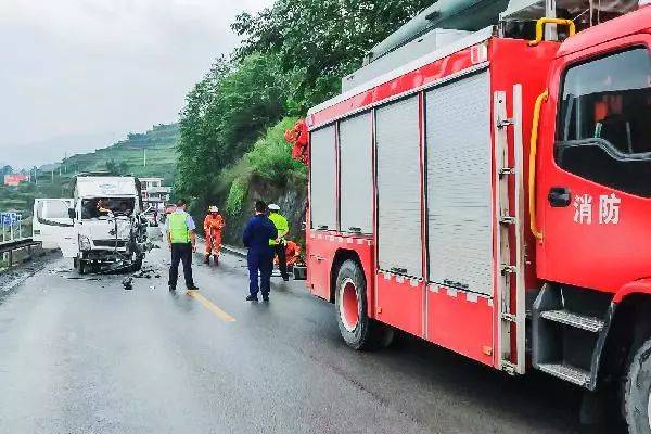 六盘水市最新车祸动态：实时播报事故现场最新资讯